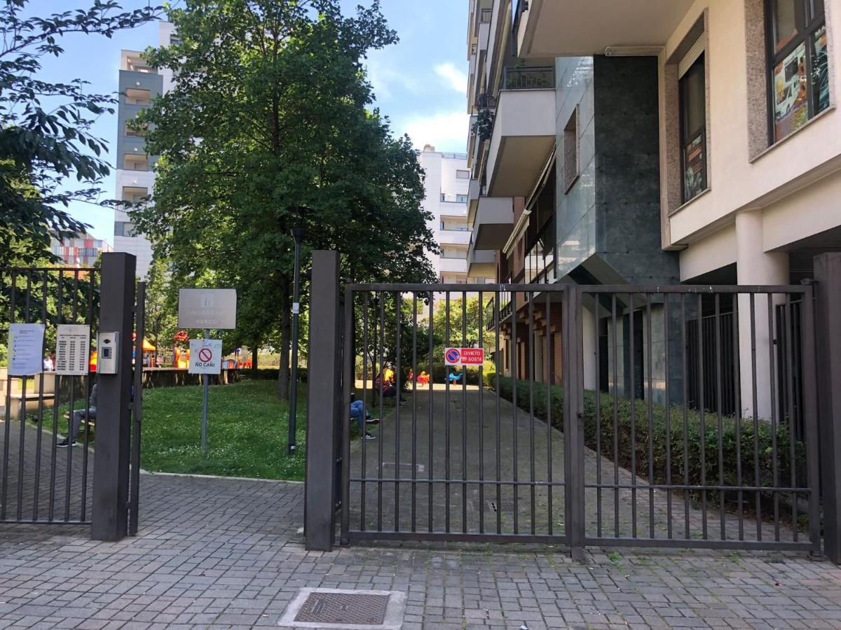 Appartamento Sulla Metro 3 Gialla Maciachini Milano Eksteriør bilde