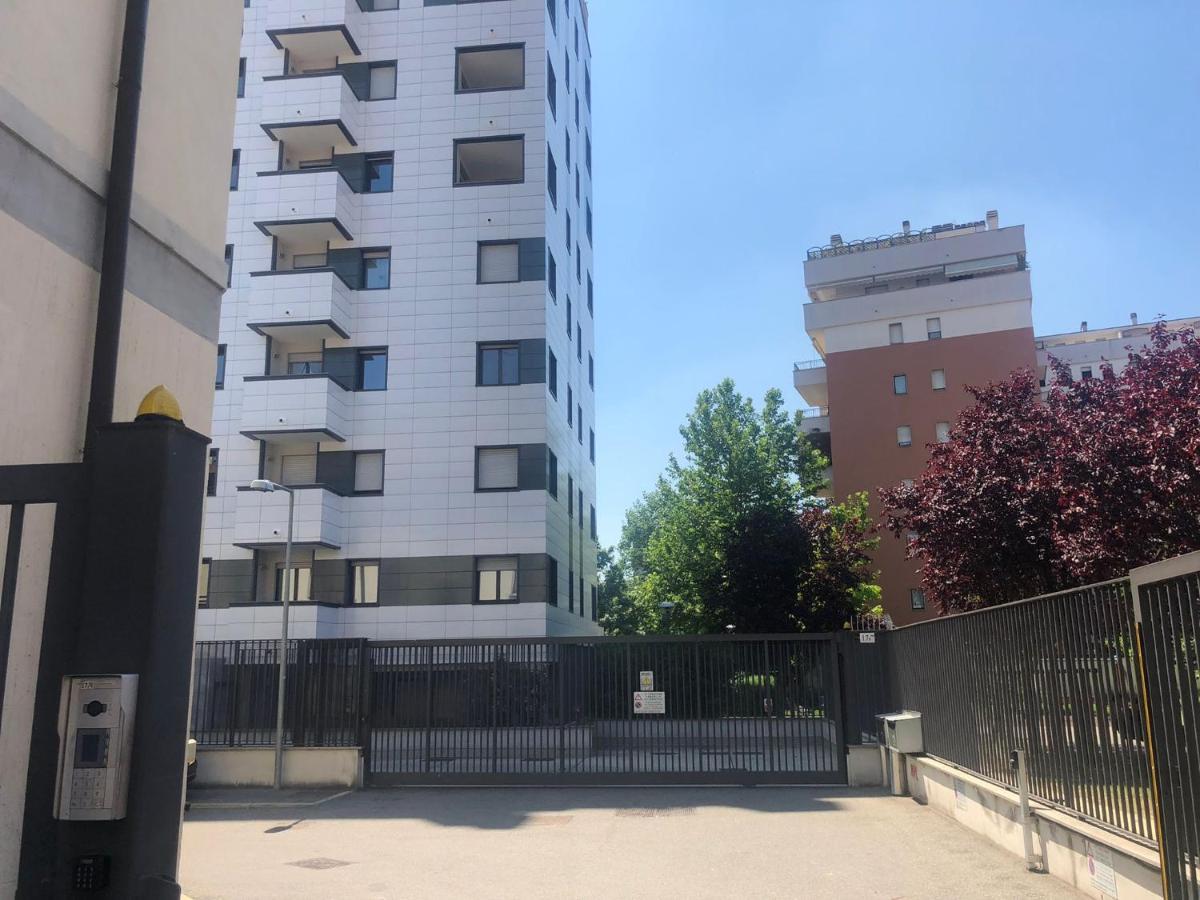 Appartamento Sulla Metro 3 Gialla Maciachini Milano Eksteriør bilde
