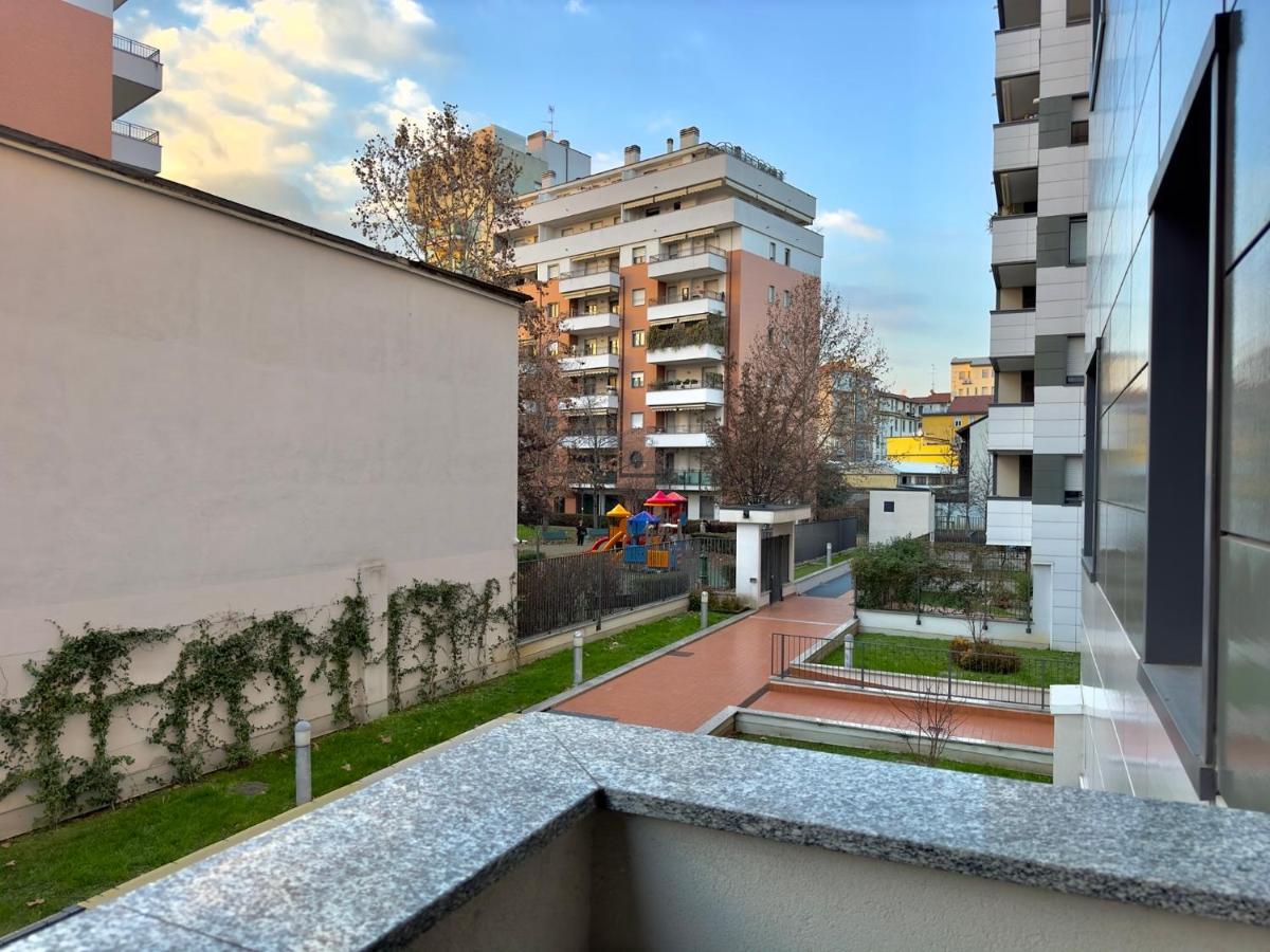 Appartamento Sulla Metro 3 Gialla Maciachini Milano Eksteriør bilde